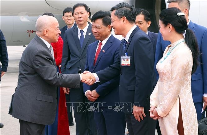 Quốc vương Campuchia đến Hà Nội, bắt đầu thăm cấp Nhà nước tới Việt Nam