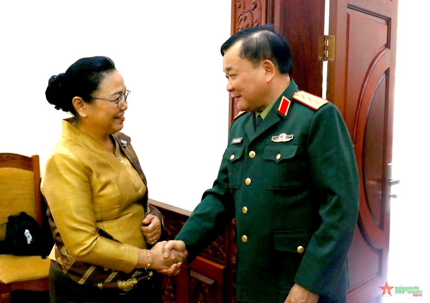 Bộ Quốc phòng Việt Nam chúc mừng 49 năm Quốc khánh Lào