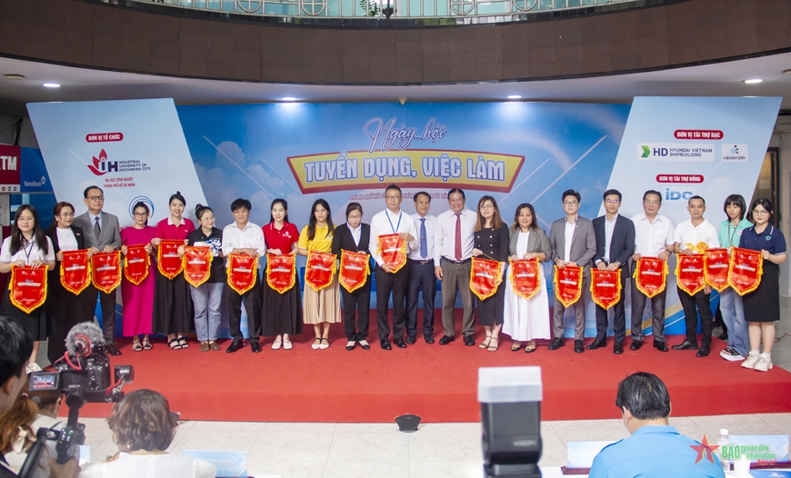 Hơn 5.000 sinh viên tại TP Hồ Chí Minh trải nghiệm cơ hội việc làm
