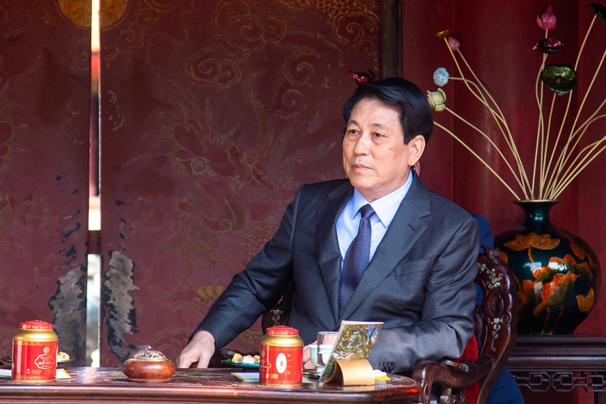 Chủ tịch nước Lương Cường cùng Quốc vương Campuchia Norodom Sihamoni thăm và thưởng trà tại Văn Miếu-Quốc Tử Giám