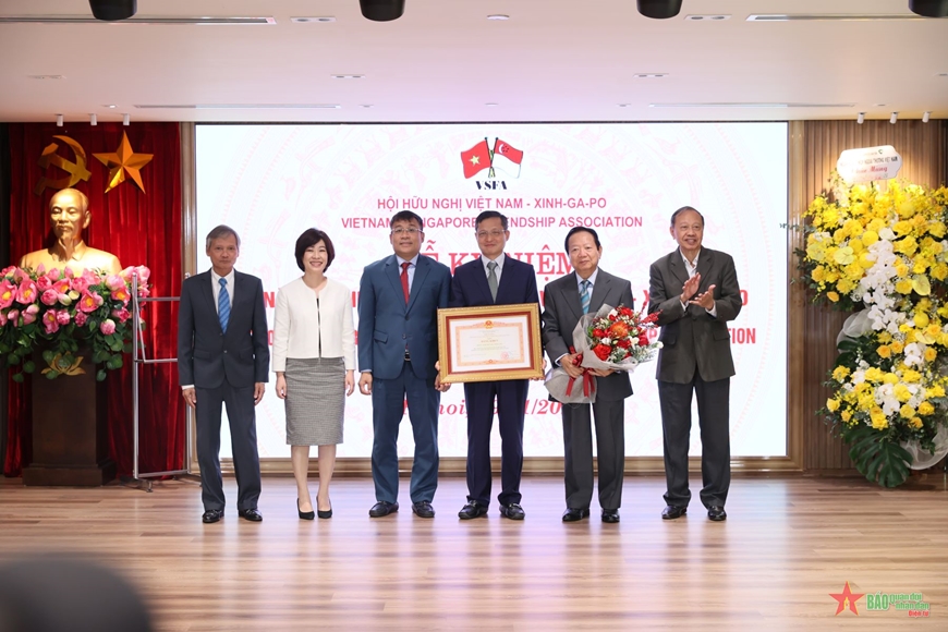 Hội Hữu nghị Việt Nam-Singapore đón nhận Bằng khen của Thủ tướng Chính phủ