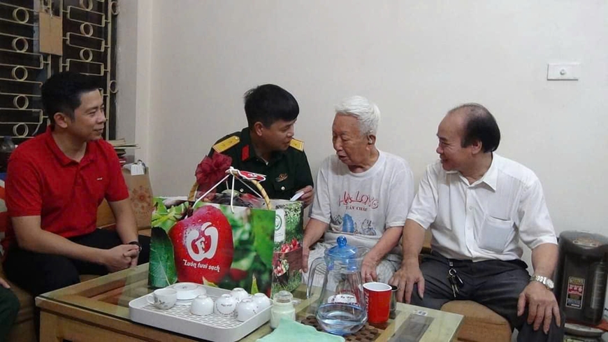 Thực hiện công tác chính sách bằng tình cảm và trách nhiệm