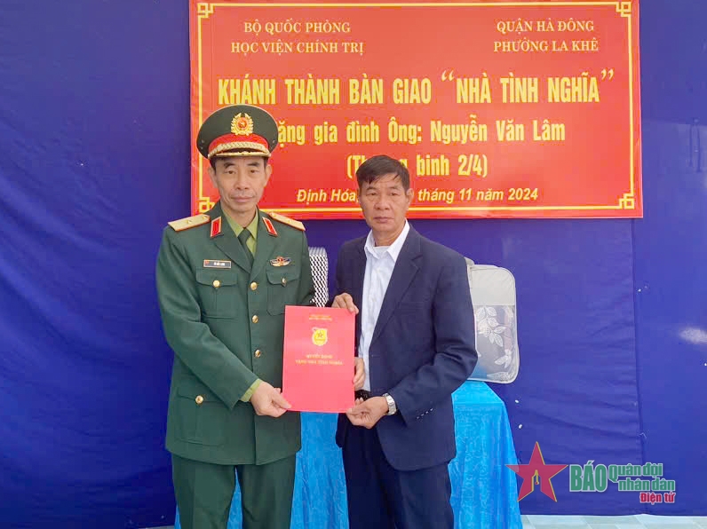 Học viện Chính trị bàn giao “Nhà tình nghĩa” tặng cựu chiến binh