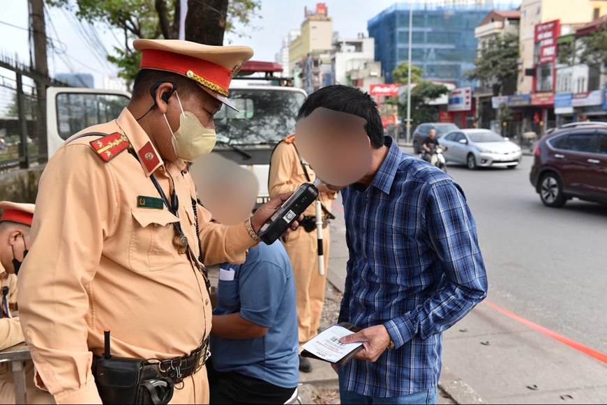 An toàn giao thông: Không bắt buộc xét nghiệm nồng độ cồn khi khám sức khỏe lái xe