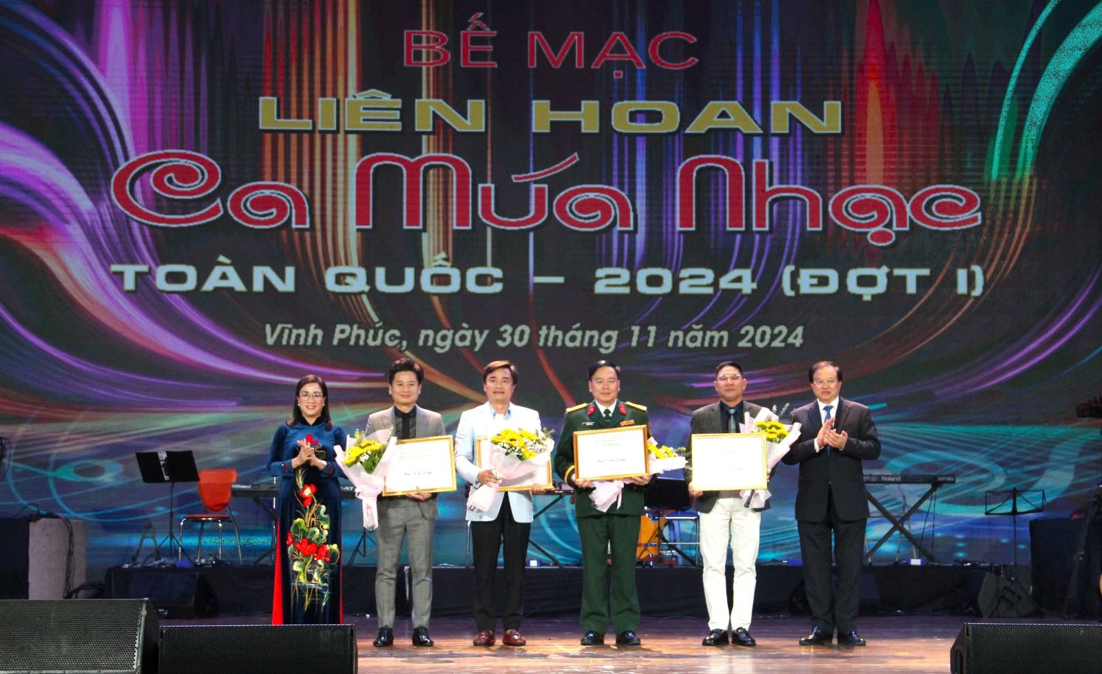 Nhà hát Ca múa nhạc Quân đội nhận nhiều huy chương, giải thưởng 