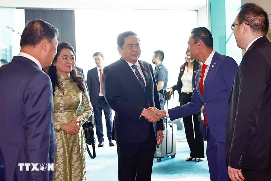 Chủ tịch Quốc hội Trần Thanh Mẫn bắt đầu thăm chính thức Cộng hòa Singapore