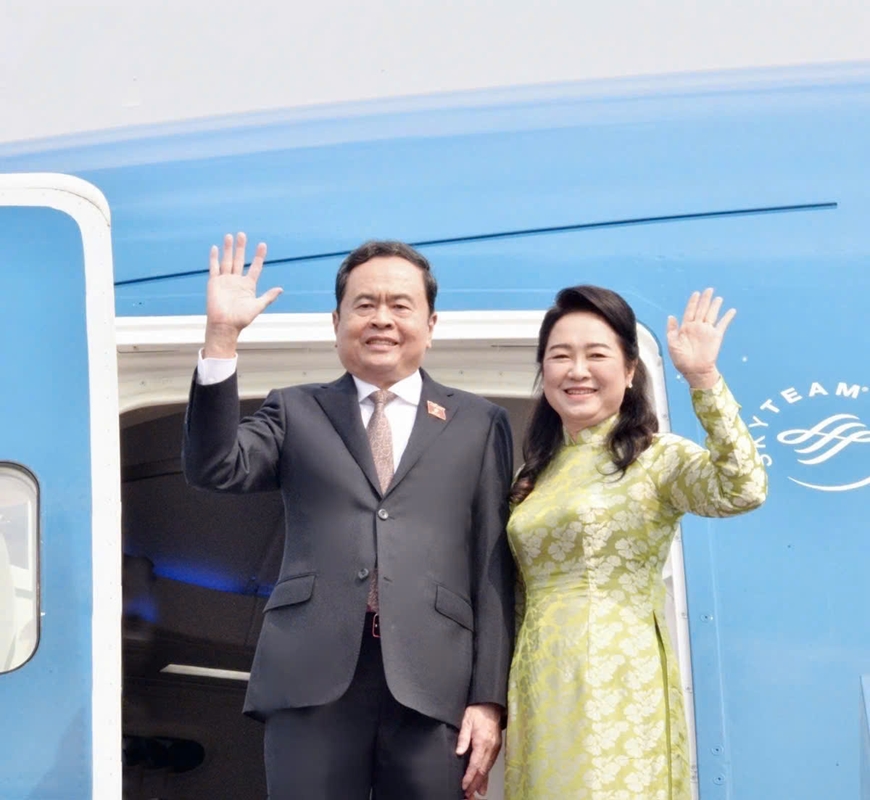 Chủ tịch Quốc hội Trần Thanh Mẫn và phu nhân lên đường thăm chính thức Cộng hòa Singapore và Nhật Bản