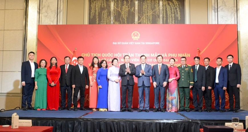 Chủ tịch Quốc hội Trần Thanh Mẫn gặp gỡ cộng đồng người Việt Nam tại Singapore