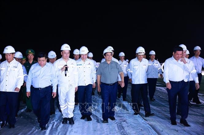 Thủ tướng Phạm Minh Chính: Nhanh chóng làm chủ công nghệ, phát triển công nghiệp năng lượng tái tạo
