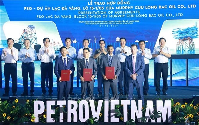Thủ tướng Phạm Minh Chính: Nhanh chóng làm chủ công nghệ, phát triển công nghiệp năng lượng tái tạo