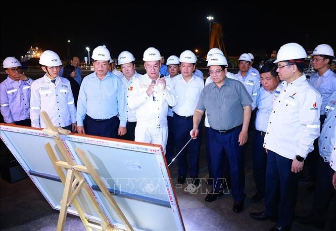 Thủ tướng Phạm Minh Chính: Nhanh chóng làm chủ công nghệ, phát triển công nghiệp năng lượng tái tạo