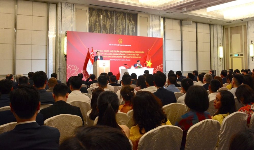 Chủ tịch Quốc hội Trần Thanh Mẫn gặp gỡ cộng đồng người Việt Nam tại Singapore