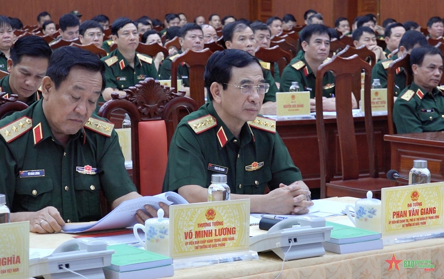 Đại tướng Phan Văn Giang dự Hội nghị toàn quốc quán triệt, triển khai tổng kết Nghị quyết số 18-NQ/TW tại điểm cầu Bộ CHQS tỉnh Bình Dương