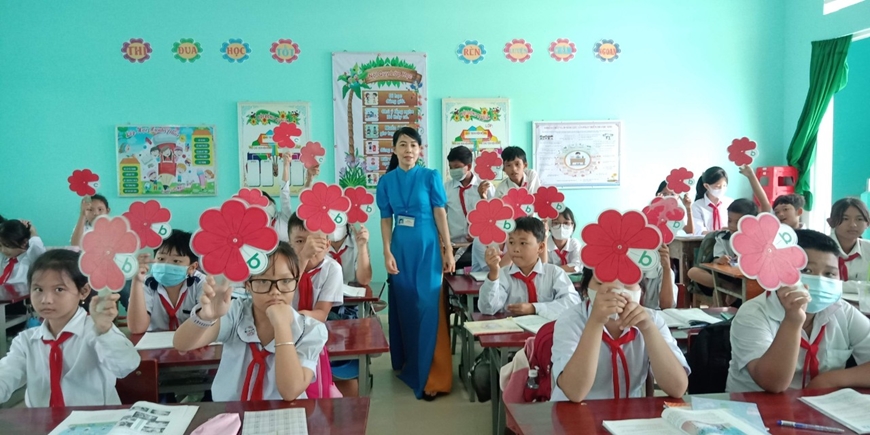 Niềm vui vì học sinh được đi học hằng ngày