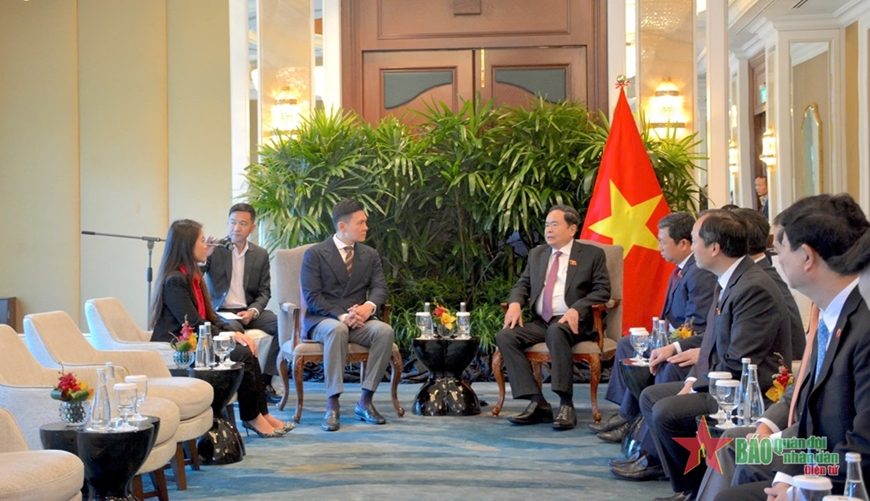 Chủ tịch Quốc hội Trần Thanh Mẫn tiếp lãnh đạo Tập đoàn Sembcorp