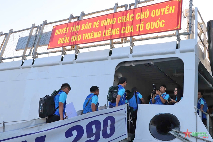 Hải trình chuyên chở nghĩa tình của tàu kiểm ngư KN-290