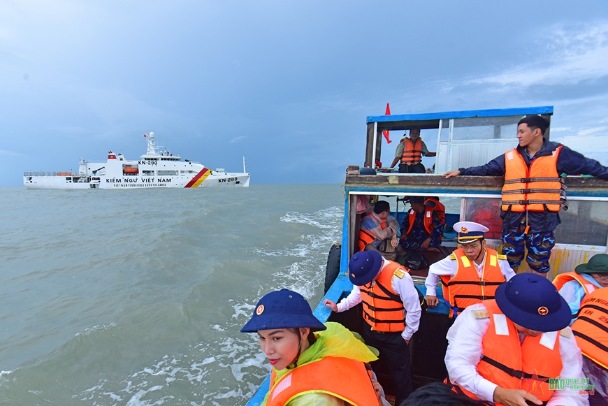 Hải trình chuyên chở nghĩa tình của tàu kiểm ngư KN-290