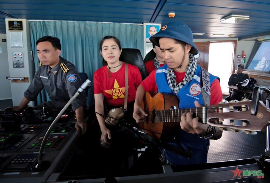 Hải trình chuyên chở nghĩa tình của tàu kiểm ngư KN-290