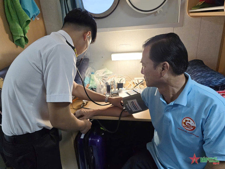 Hải trình chuyên chở nghĩa tình của tàu kiểm ngư KN-290