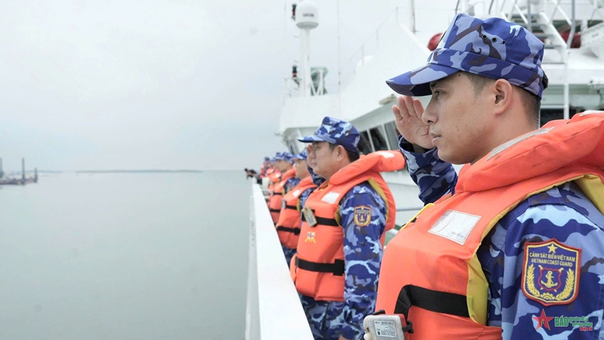 Tàu CSB 8005 lên đường thăm và làm việc tại Ấn Độ