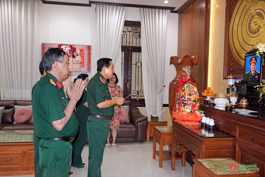 Thượng tướng Võ Minh Lương thăm hỏi, tri ân gia đình các đồng chí nguyên lãnh đạo Đảng, Nhà nước, Quân đội