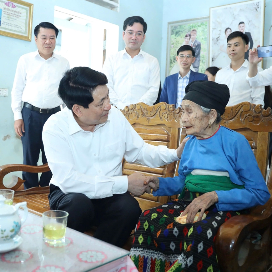 Chủ tịch nước Lương Cường thăm Đồn Biên phòng Bát Mọt