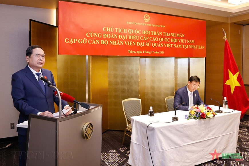 Chủ tịch Quốc hội Trần Thanh Mẫn gặp gỡ cán bộ, nhân viên Đại sứ quán Việt Nam tại Nhật Bản