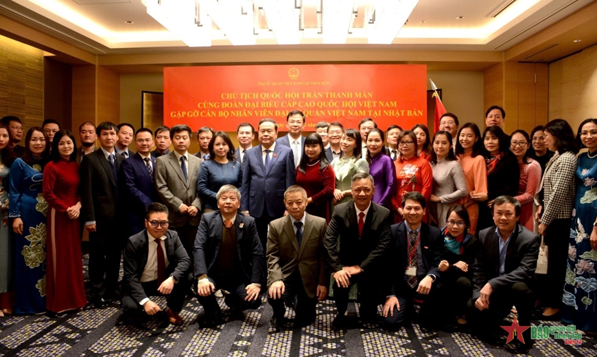 Chủ tịch Quốc hội Trần Thanh Mẫn gặp gỡ cán bộ, nhân viên Đại sứ quán Việt Nam tại Nhật Bản