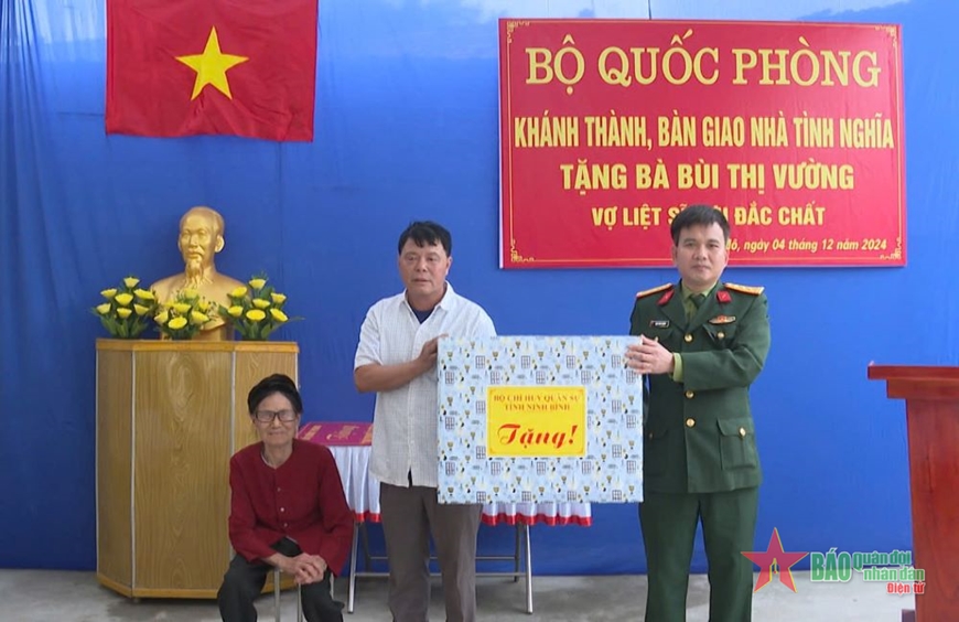 Bộ CHQS tỉnh Ninh Bình khánh thành, bàn giao nhà tình nghĩa