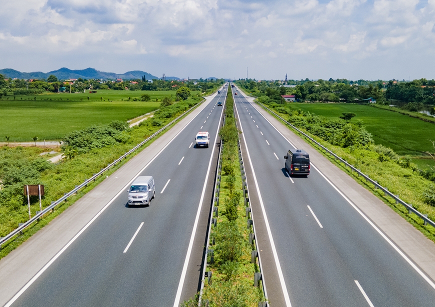 Phân luồng, tổ chức giao thông tạm thời trên cao tốc Cầu Giẽ - Ninh Bình qua đoạn đang thi công
