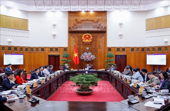 Thủ tướng Phạm Minh Chính: Xây dựng hệ thống đường sắt đô thị tại Hà Nội và TP Hồ Chí Minh theo hướng hiện đại