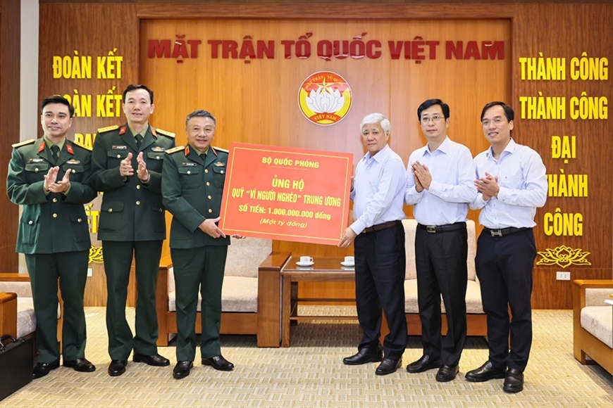 Bộ Quốc phòng ủng hộ Quỹ “Vì người nghèo” Trung ương 1 tỷ đồng