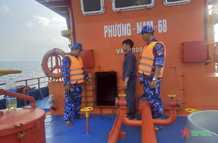 Đoàn trinh sát số 1 liên tiếp bắt giữ phương tiện vận chuyển dầu trái phép
