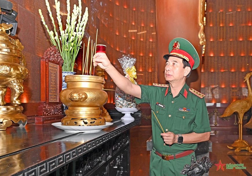 Quân ủy Trung ương, Bộ Quốc phòng dâng hoa, dâng hương tại Đền Tưởng niệm Liệt sĩ Bến Dược