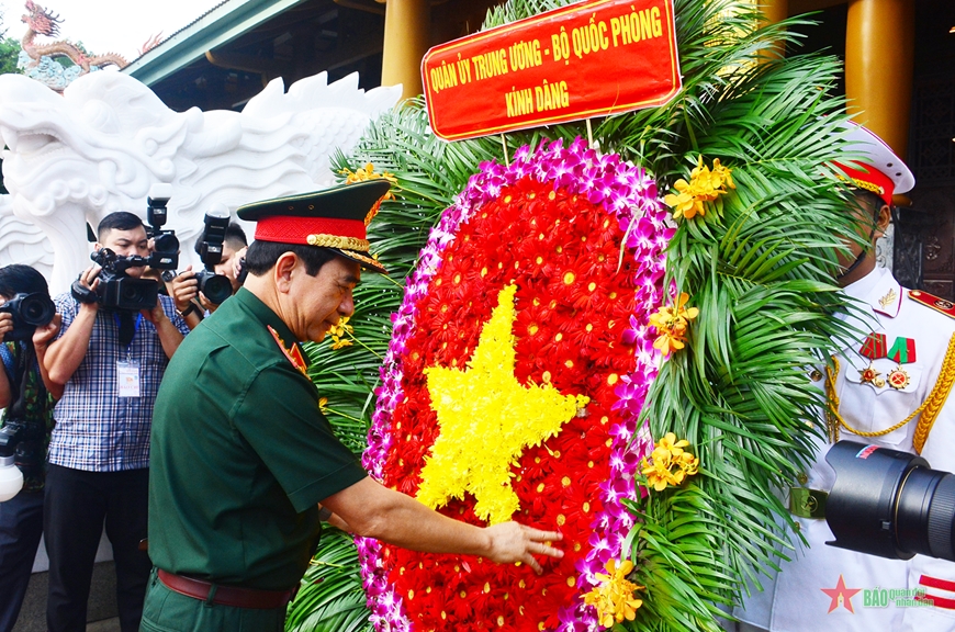 Quân ủy Trung ương, Bộ Quốc phòng dâng hoa, dâng hương tại Đền Tưởng niệm Liệt sĩ Bến Dược