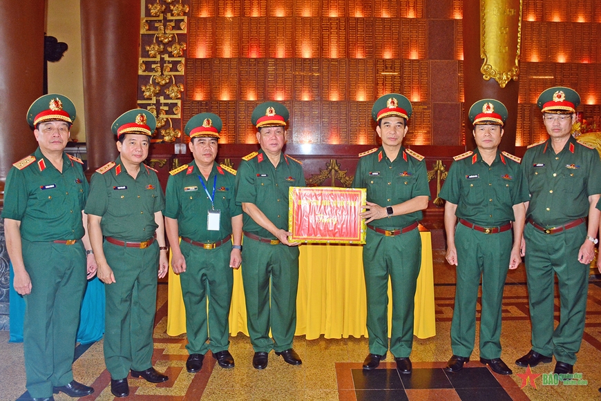 Quân ủy Trung ương, Bộ Quốc phòng dâng hoa, dâng hương tại Đền Tưởng niệm Liệt sĩ Bến Dược