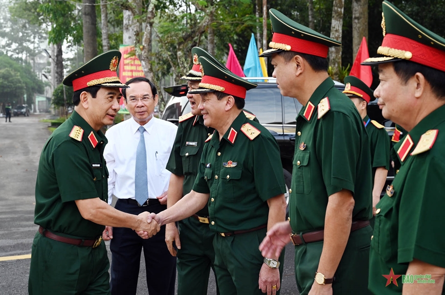 Quân ủy Trung ương, Bộ Quốc phòng dâng hoa, dâng hương tại Đền Tưởng niệm Liệt sĩ Bến Dược
