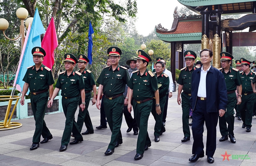 Quân ủy Trung ương, Bộ Quốc phòng dâng hoa, dâng hương tại Đền Tưởng niệm Liệt sĩ Bến Dược