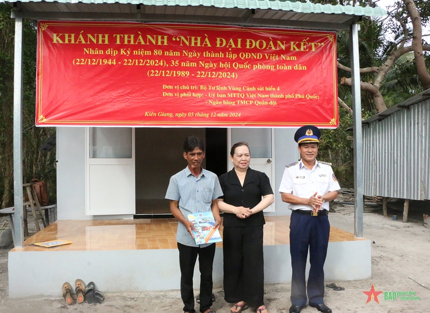 Bộ tư lệnh Vùng Cảnh sát biển 4 phối hợp tổ chức khánh thành và bàn giao Nhà Đại đoàn kết năm 2024