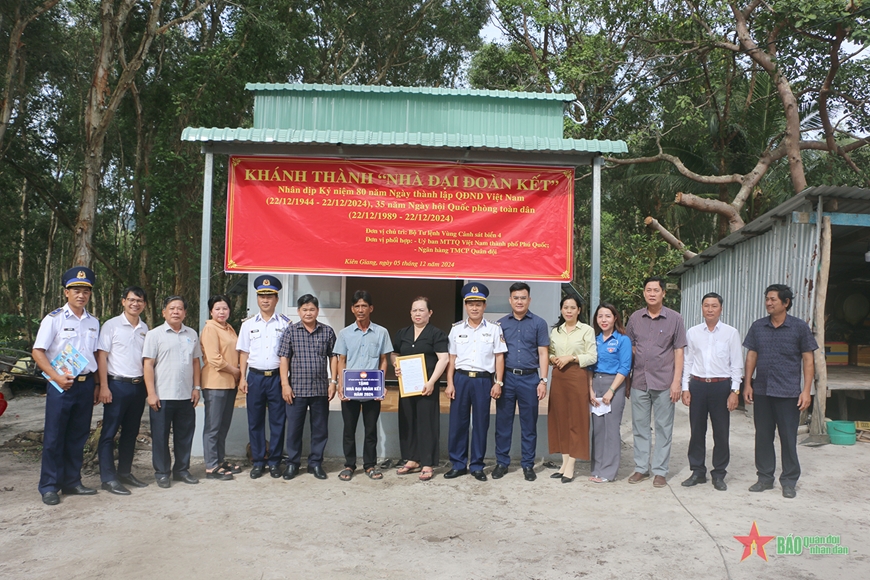 Bộ tư lệnh Vùng Cảnh sát biển 4 phối hợp tổ chức khánh thành và bàn giao Nhà Đại đoàn kết năm 2024