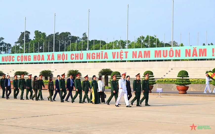 Khai mạc triển lãm ảnh “Bác Hồ với Quân đội nhân dân Việt Nam - 80 năm vang mãi bản hùng ca”