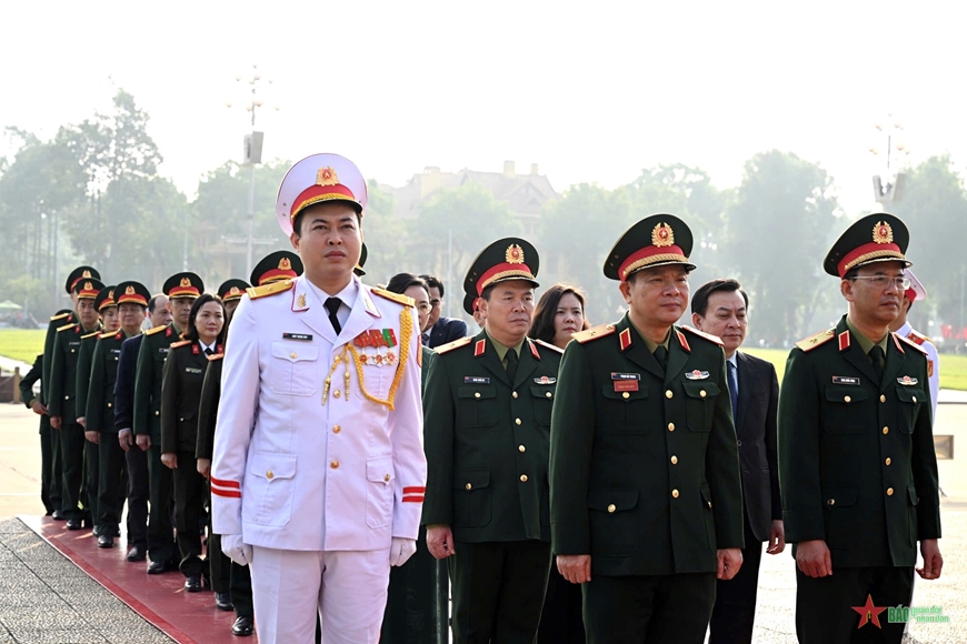 Khai mạc triển lãm ảnh “Bác Hồ với Quân đội nhân dân Việt Nam - 80 năm vang mãi bản hùng ca”