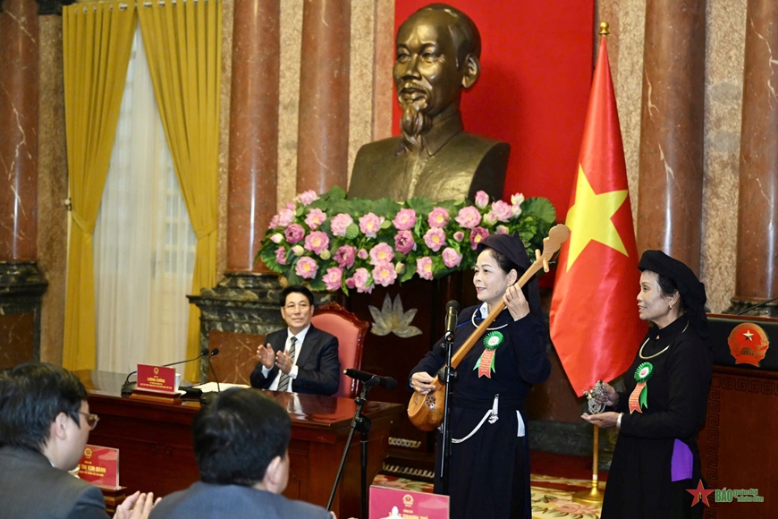 Chủ tịch nước Lương Cường tiếp Đoàn Phụ nữ cao tuổi tiêu biểu toàn quốc
