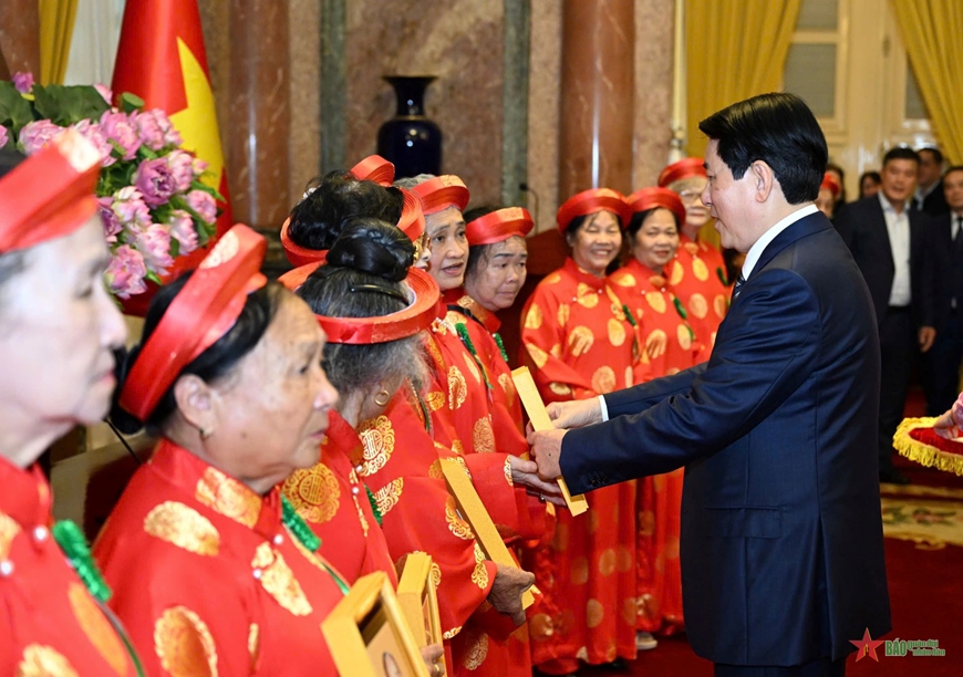 Chủ tịch nước Lương Cường tiếp Đoàn Phụ nữ cao tuổi tiêu biểu toàn quốc
