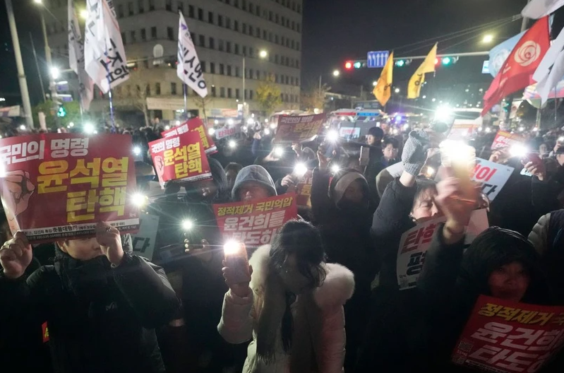 Hàn Quốc: Biểu tình phản đối thiết quân luật lan rộng