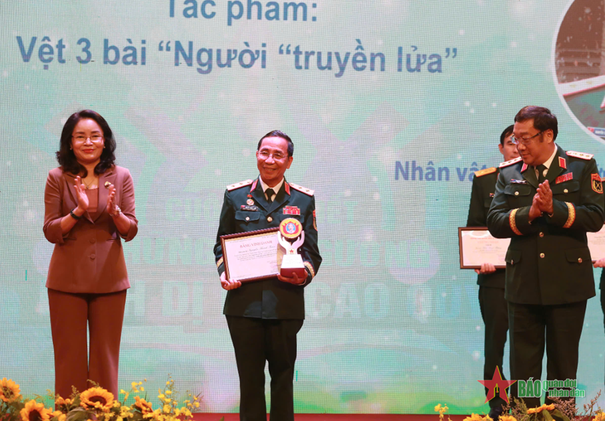 Những tấm gương bình dị mà cao quý: Trung tướng Nguyễn Thanh Tuấn - người truyền lửa