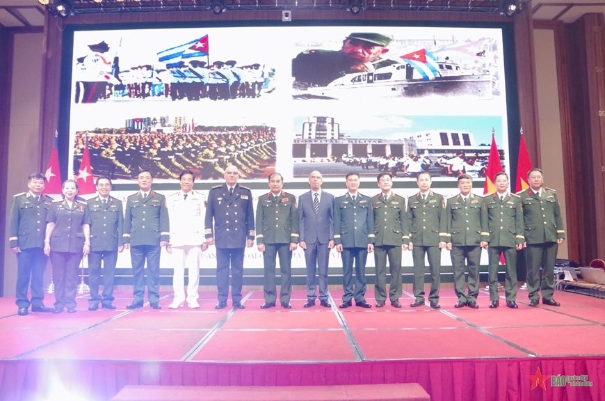 Chiêu đãi kỷ niệm 68 năm thành lập các Lực lượng vũ trang cách mạng Cuba