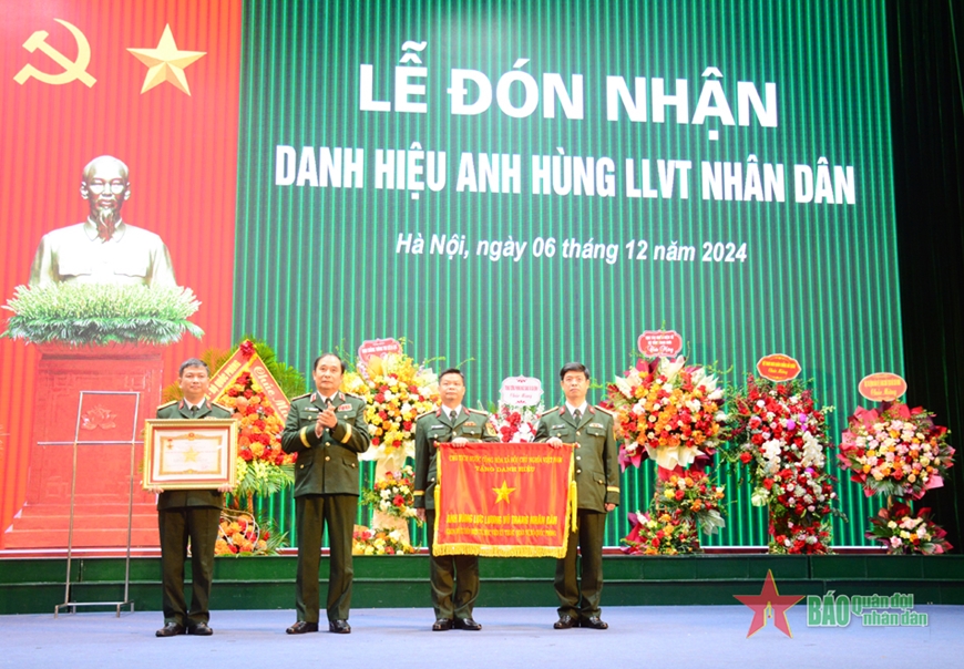 Khoa Vô tuyến điện tử (Học viện Kỹ thuật Quân sự) đón nhận Danh hiệu Anh hùng Lực lượng vũ trang nhân dân