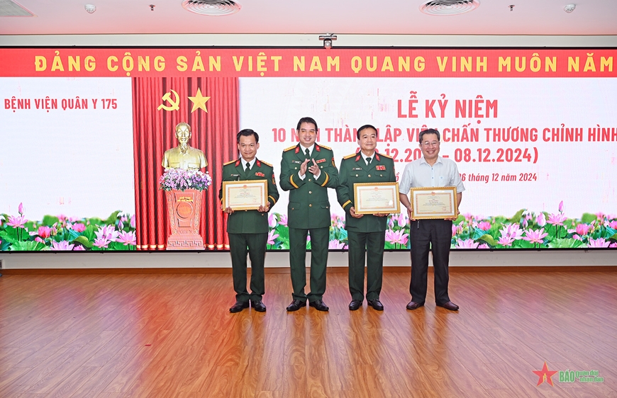Viện Chấn thương chỉnh hình, Bệnh viện Quân y 175 đón nhận Bằng khen của Bộ Quốc phòng