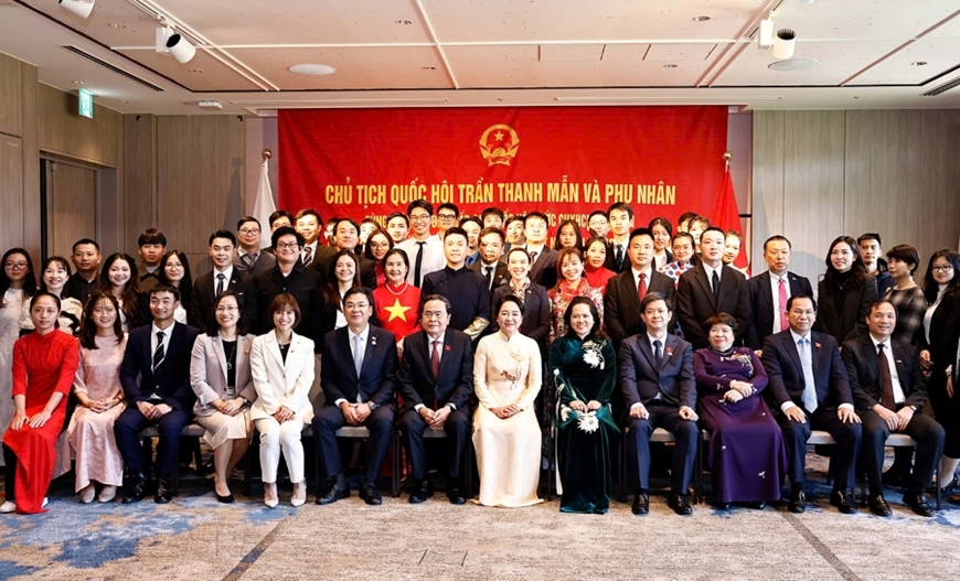 Chủ tịch Quốc hội Trần Thanh Mẫn và Phu nhân gặp gỡ cộng đồng người Việt Nam tại Nhật Bản